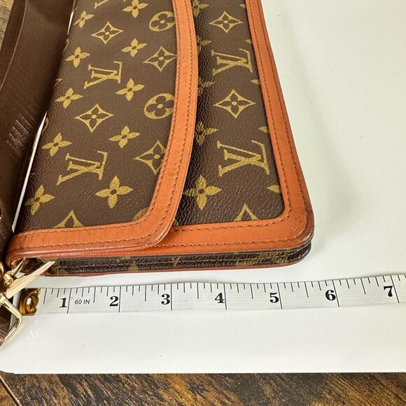 Louis Vuitton Vintage Monogram Pochette Dame Clutch Bag - Picture 9 of 16